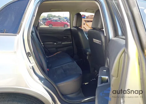 2018 Mitsubishi Outlander Sport 2.4 Se z USA, uszkodzony, nr VIN JA4AP3AW6JZ036299